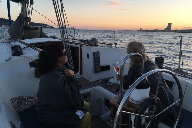 Lisbon Sunset Sailing Tour with White or Rosé Wine and Snacks - The 17th-Century Palace Museum: Overseas Art Collections by the Tagus