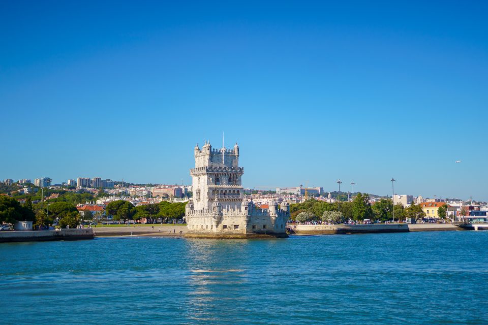 Lisbon: Tagus River Boat Tour with One Drink Included - Getting Oriented Fast: Why This Lisbon River Route Works
