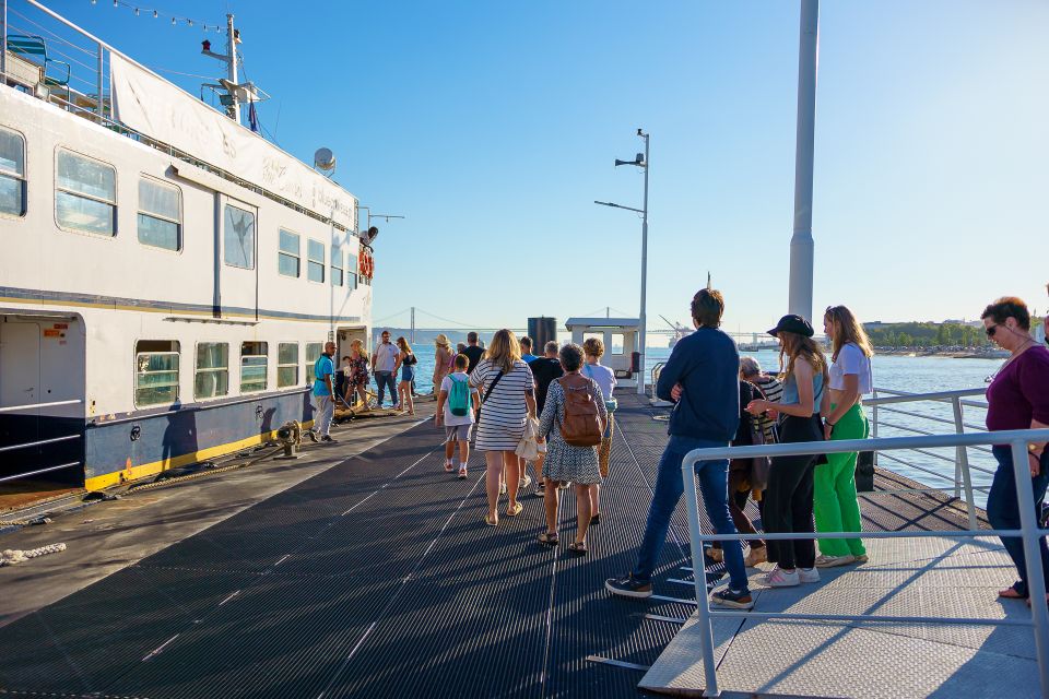 Lisbon: Tagus River Boat Tour with One Drink Included - Belém Tower and the 25 de Abril Bridge: Two “Must-See” Contrasts