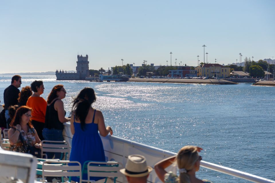 Lisbon: Tagus River Boat Tour with One Drink Included - Sundeck, Blankets, and Wind: How to Make the Most of the Outdoor Time