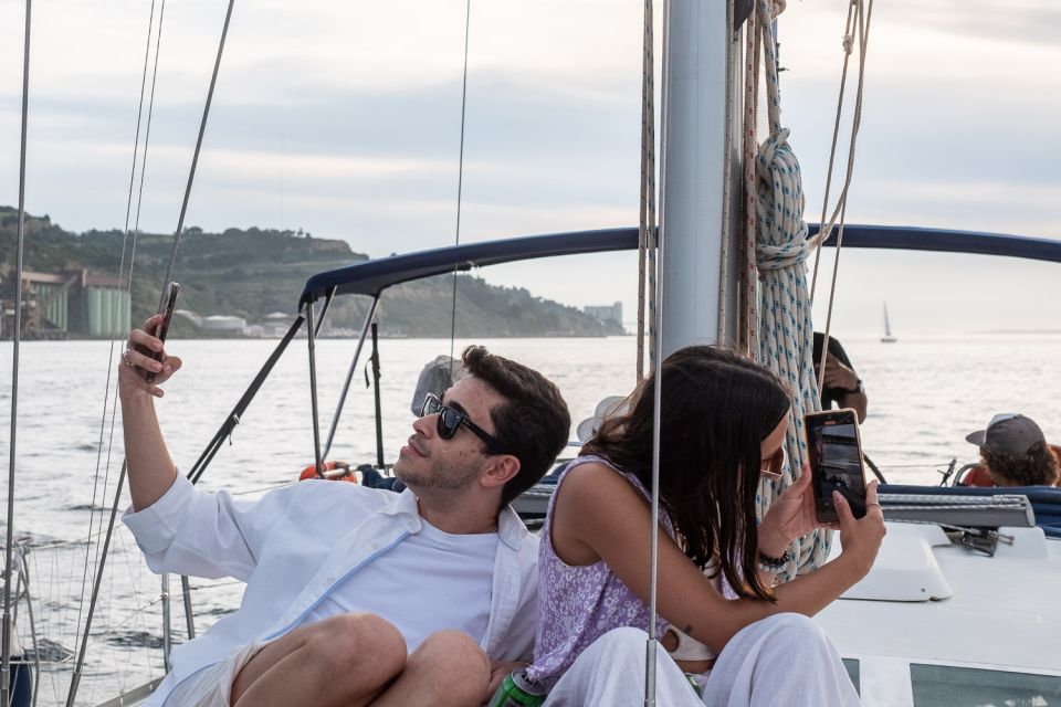 Lisbon: Tagus River Sunset Cruise with Drinks - Finding Sailing with Sal at Doca de Alcântara (Porta 1)