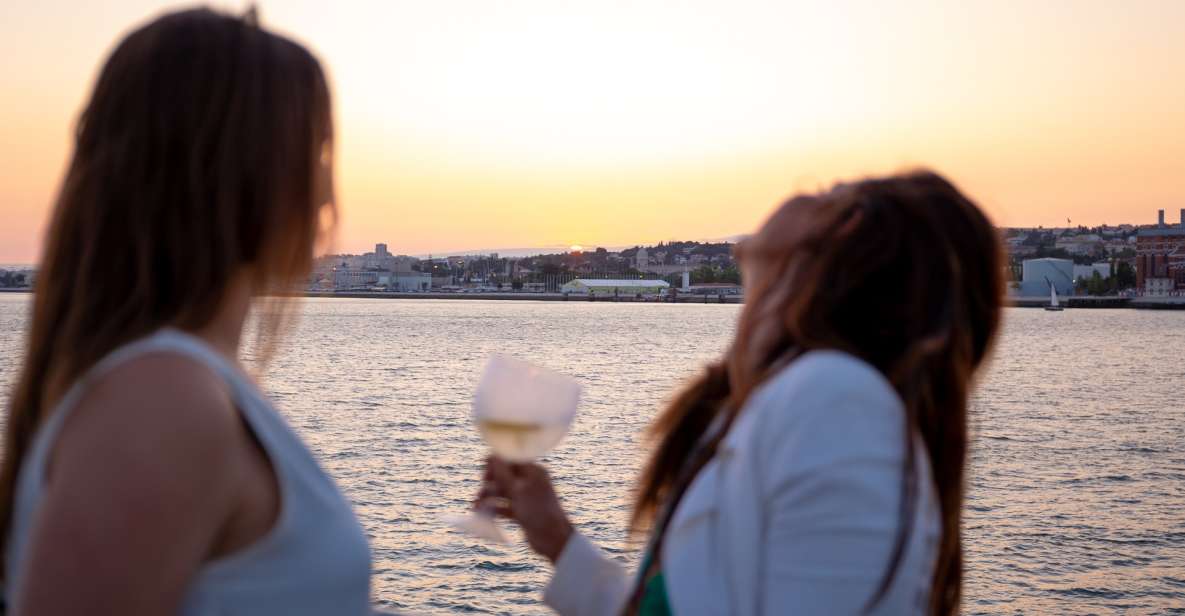 Lisbon: Tagus River Sunset Tour with Snacks and Drink - Key highlights worth showing up for