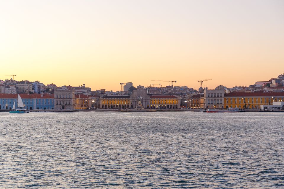 Lisbon: Tagus River Sunset Tour with Snacks and Drink - Meeting at Estação Fluvial Sul e Sueste: exchange first, relax second