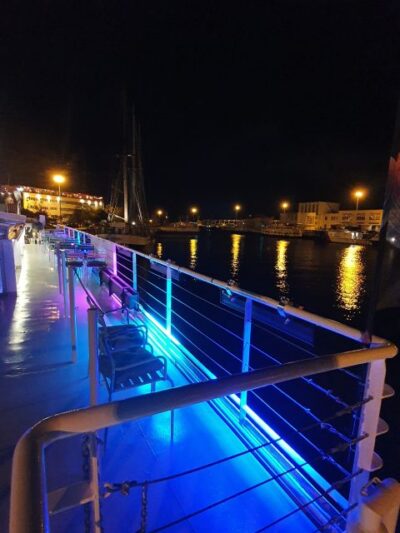 Lisbon: Tagus River Sunset Tour with Snacks and Drink - From Commerce Square to Alfama: the river gives you the city’s colors