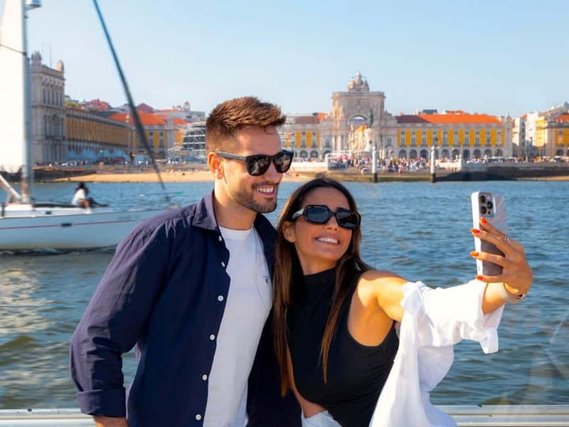 Lisbon: Tejo River Sightseeing Cruise - Onboard comfort: covered seating, clean bathrooms, and WiFi for the audio guide