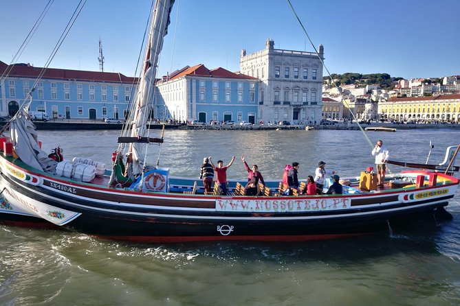 Lisbon Traditional Boats - Express Cruise - 45min - What you see from the water: São Jorge, Alfama, the big bridge, and more