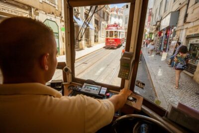 Lisbon Tram No. 28 Ride & Walking Tour - Riding Lisbon Tram 28: Why starting on the rails is smart