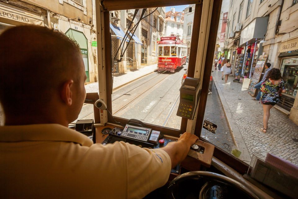 Lisbon Tram No. 28 Ride & Walking Tour - Riding Lisbon Tram 28: Why starting on the rails is smart