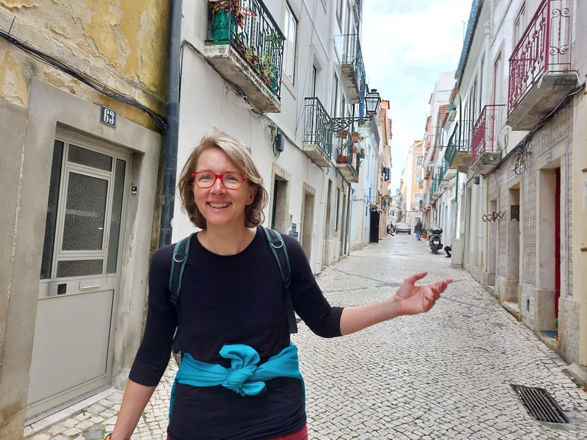 Lisbon: Walking Tour in the Center (Max 12 Participants) - Chiado and Praça Luís de Camões: poets’ streets and a softer pace