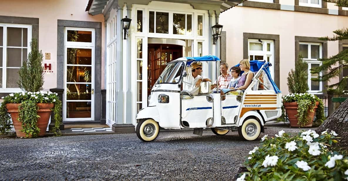 Lisbon's historic old town in a tuk-tuk in German - Graça Historic District and the Church of Our Lady of Grace