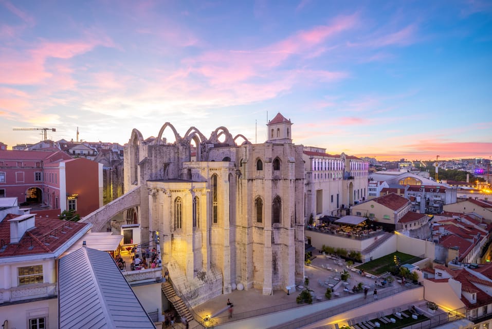 Lisbon's historic old town in a tuk-tuk in German - Lisbon Cathedral (Sé): A Short Stop With Big Visual Impact