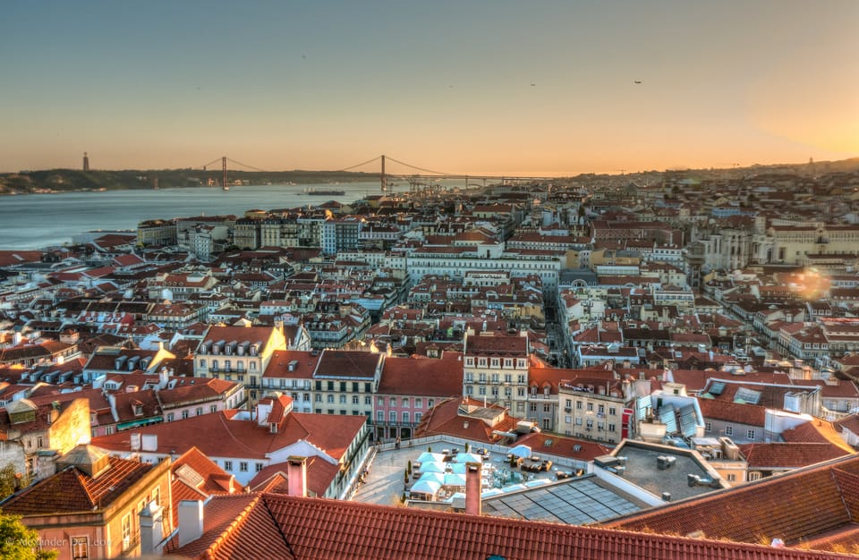 Lisbon's historic old town in a tuk-tuk in German - Miradouro de Santa Luzia and Portas do Sol: Two Viewpoints Close Together