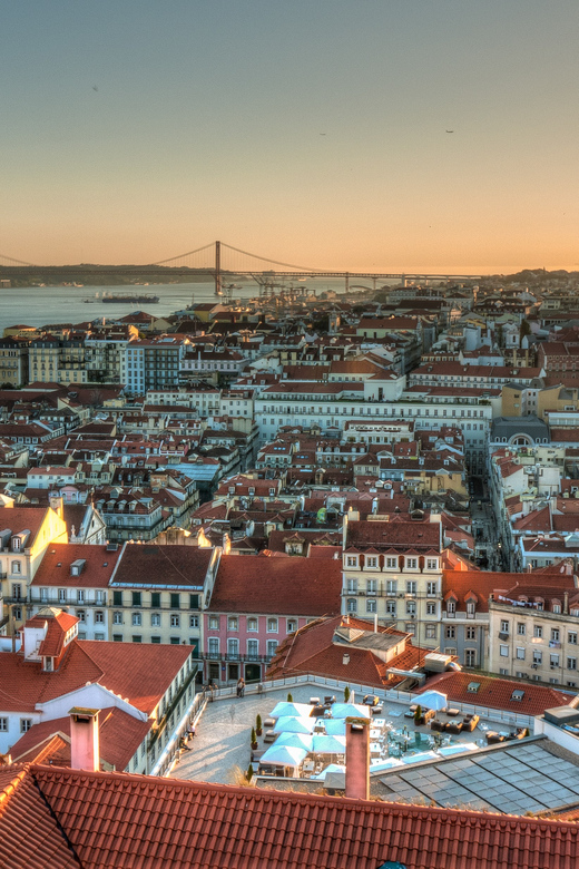 Lisbon's historic old town in a tuk-tuk in German - Calçada da Amália: A Brief Culture Stop That Breaks Up the Route