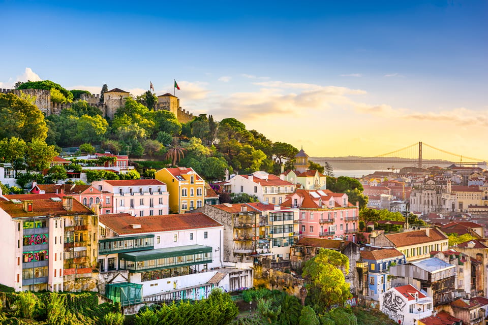 Lisbon's historic old town in a tuk-tuk in German - National Pantheon of Santa Engracia and São Vicente de Fora
