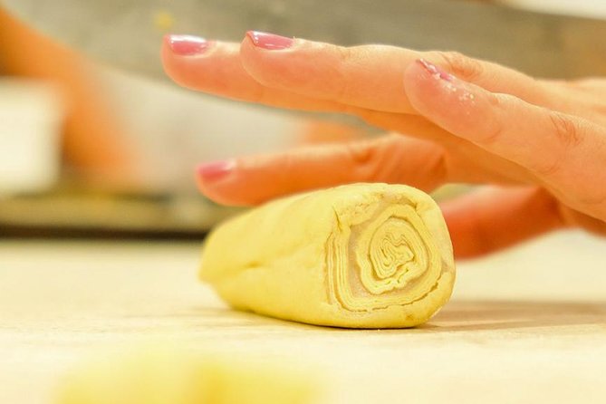 Pastel de Nata Masterclass at a Real Bakery in Downtown Lisbon - Baking Results: Warm Tarts and the Real Test