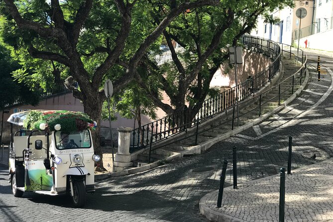Private tuk tuk tour in old city Lisbon (Standard-1h30) - Meeting Point at Hard Rock Cafe (and How to Expect the Ride to Start)