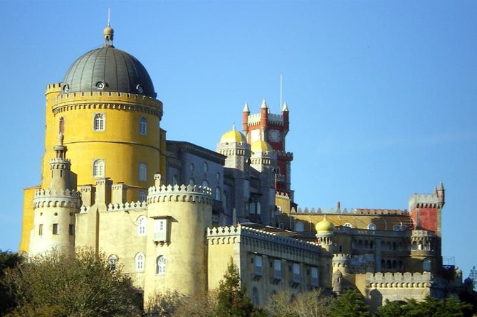 Sintra & Cascais Day Tour with Pena Palace Entry and Gardens Walk - Lisbon pickup and the “start line” reality
