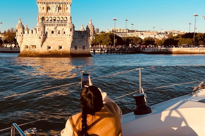 Sunset Boat Tour in Lisbon with Wine - What’s really included: wine, juice, water, and the comfort extras