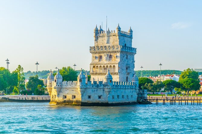 Sunset Boat Tour in Lisbon with Wine - Weather and wind: your comfort plan for a smooth, happy cruise