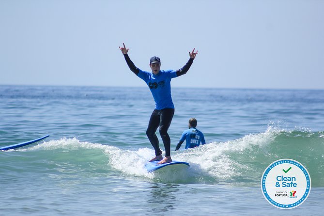 The Surf Instructor in Costa da Caparica - Equipment you don’t have to hunt down: wetsuit and surfboard