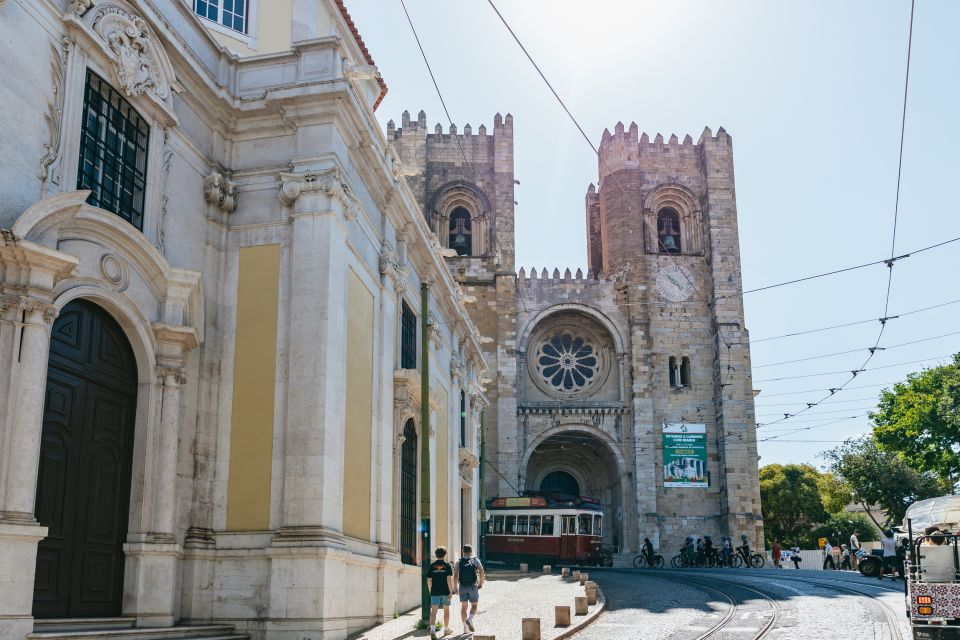 Vadio: Lisbon Old Town Private Tuk Tuk Tour - Logistics that actually affect your comfort